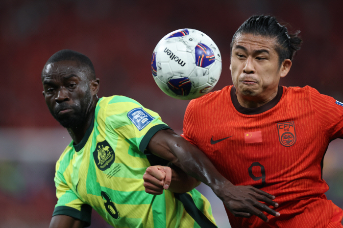 FW Jang Winning's tearful failure to go straight to the World Cup, the lowest in the group of GK's absurd mistakes...Question marks for the 4th round