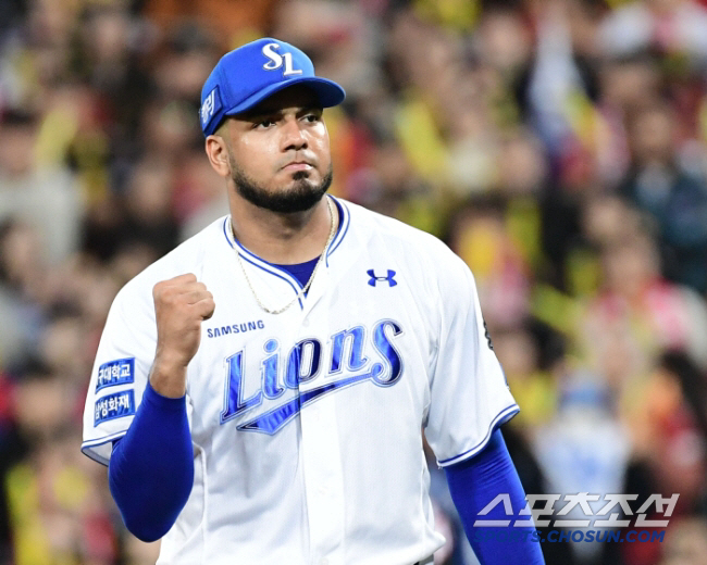 I feel dizzy in the first game of the second division. I'm relieved after getting hit with the ball glove. Samsung Reyes, 147 km, 2.1 innings, 40 pitching 