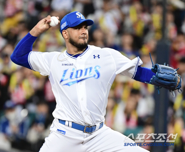 I feel dizzy in the first game of the second division. I'm relieved after getting hit with the ball glove. Samsung Reyes, 147 km, 2.1 innings, 40 pitching 