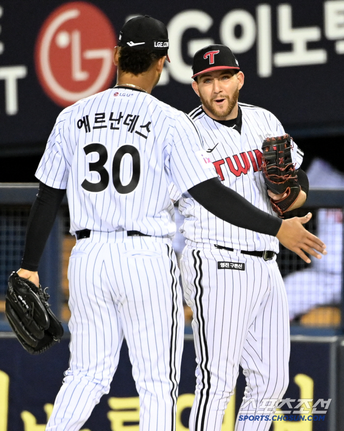 KKKKKKKKKKKKK is crazy! LG won again Opening 3 games in a row...6 scoreless innings of birthday pitching, ending with Ryukri 