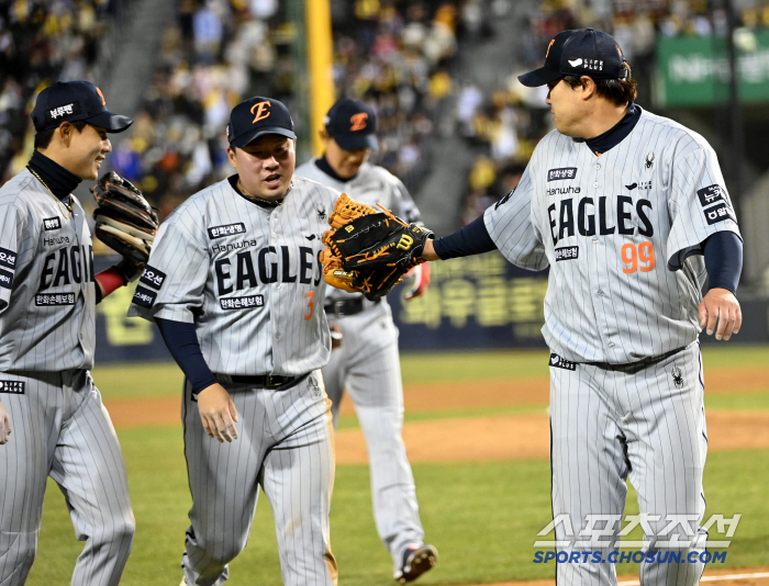 KKKKKKKKKKKKK is crazy! LG won again Opening 3 games in a row...6 scoreless innings of birthday pitching, ending with Ryukri 