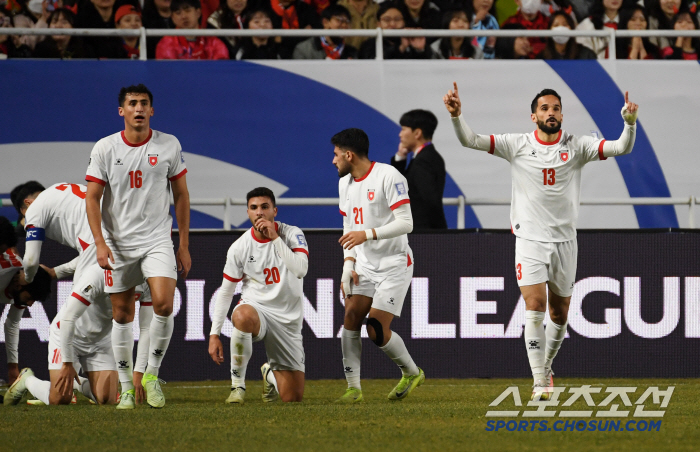  I don't have a World Cup ticket Hong Myung-bo and Lee Jae-sung failed to defend their first goal and drew 11 against Jordan → No win in March...a shaky lead