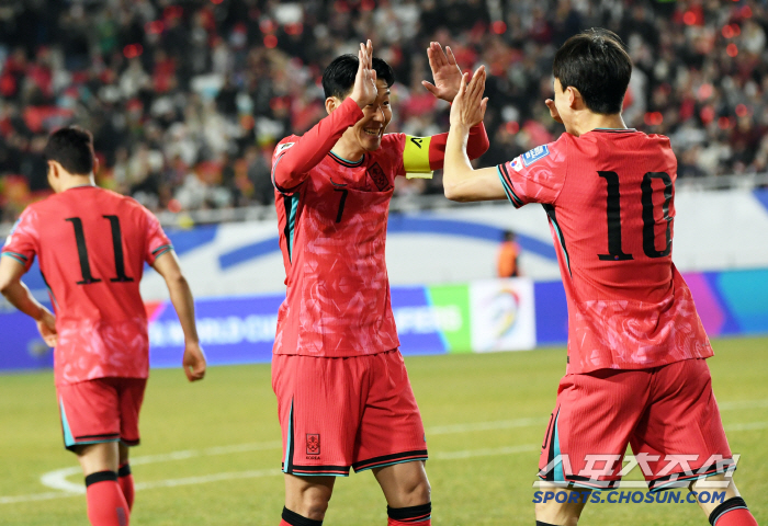  I don't have a World Cup ticket Hong Myung-bo and Lee Jae-sung failed to defend their first goal and drew 11 against Jordan → No win in March...a shaky lead