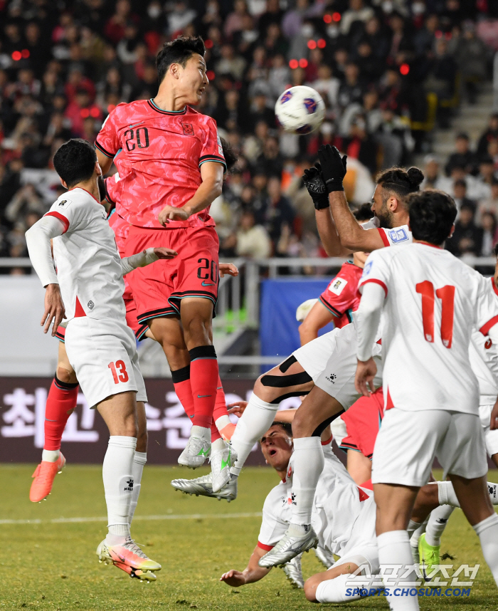  I don't have a World Cup ticket Hong Myung-bo and Lee Jae-sung failed to defend their first goal and drew 11 against Jordan → No win in March...a shaky lead