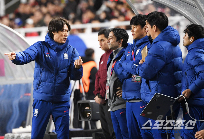  I don't have a World Cup ticket Hong Myung-bo and Lee Jae-sung failed to defend their first goal and drew 11 against Jordan → No win in March...a shaky lead