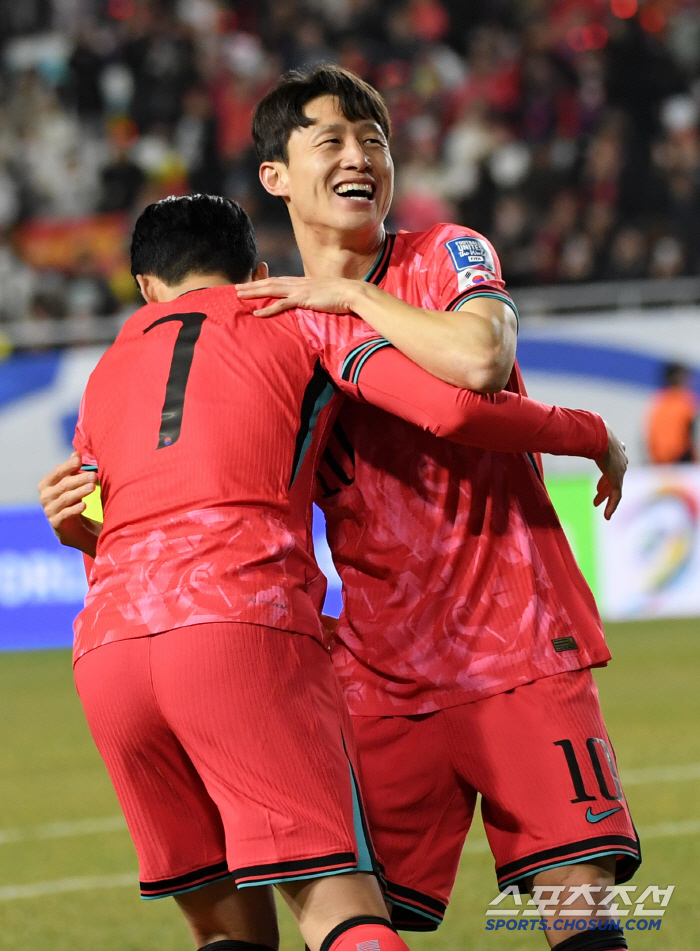 Son Heung-min's cross → Lee Jae-sung's goal! South Korea scored the first goal in the first five minutes of the first half, leading 10 