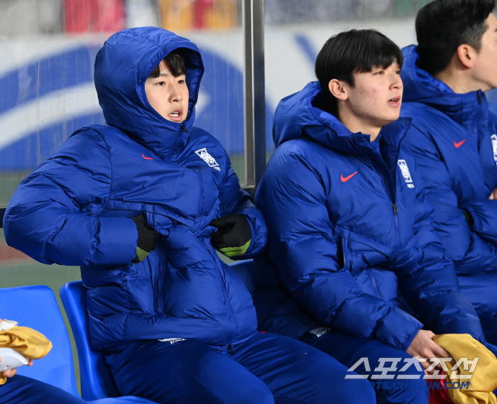 Top prospect Yang Min-hyuk (18, QPR) was faster than his A-match debut Cha Bum-keun! the youngest ever to compete in 12th place 