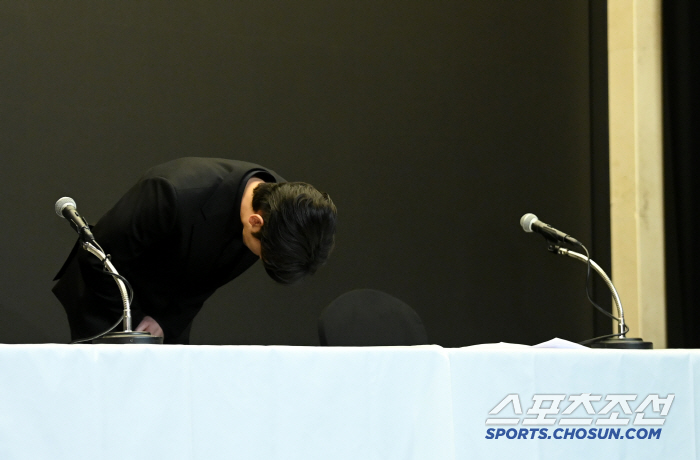  Kim Soo-hyun, bow down