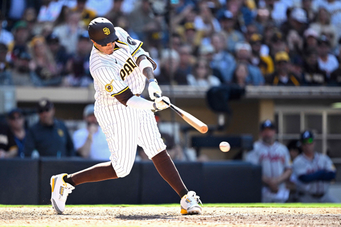 He also ordered the controversial torpedo bat Harper, saying it's not a violation of MLB regulations, so he doesn't use the bat to stop the spread