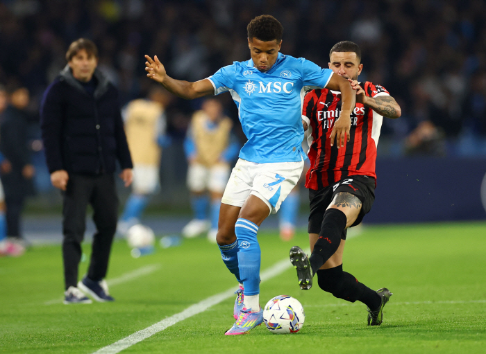 Hey! Pass, we're not Messi. Walker who warned his wandering teammates...688 minutes and one goal