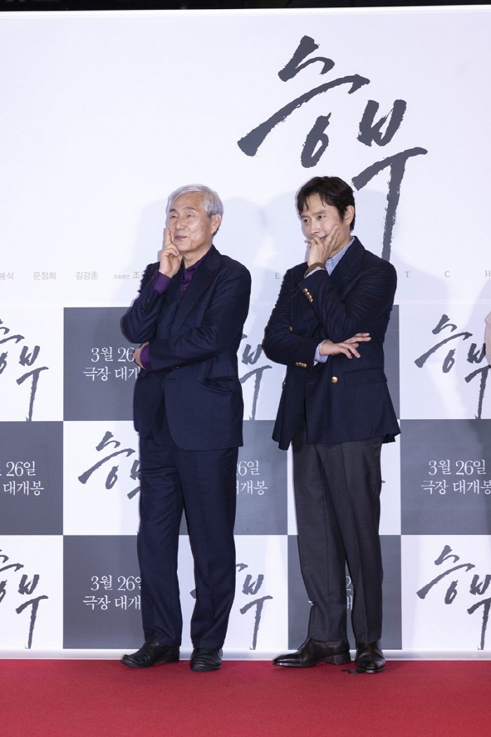  Lee Byung-hun, who even acted in the atmosphere of Cho Hoon-hyun's competition, is a great actor..The scene where YooA scolded her is fiction