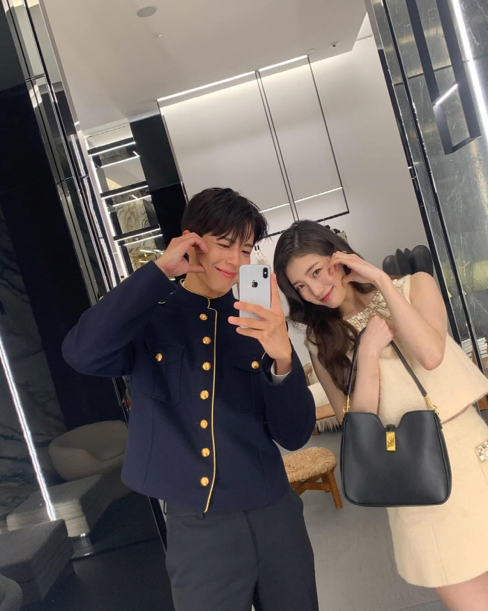 Park Bo-gum X Su-ji, the couple's chemistry is still in the romantic relationship pose