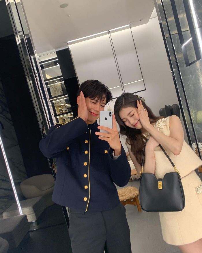 Park Bo-gum X Su-ji, the couple's chemistry is still in the romantic relationship pose