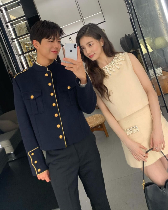 Park Bo-gum X Su-ji, the couple's chemistry is still in the romantic relationship pose