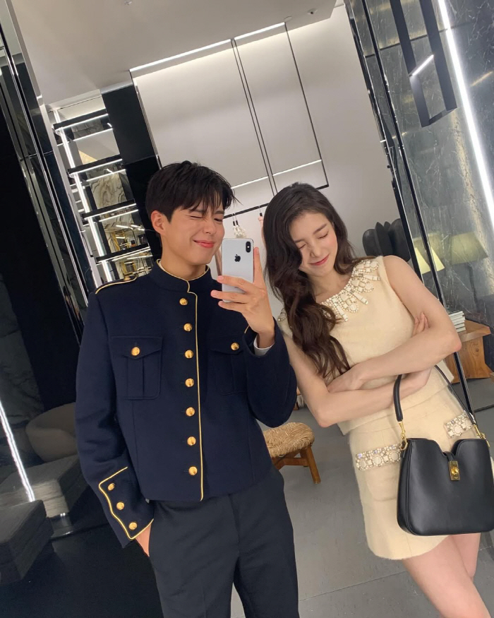 Park Bo-gum X Su-ji, the couple's chemistry is still in the romantic relationship pose