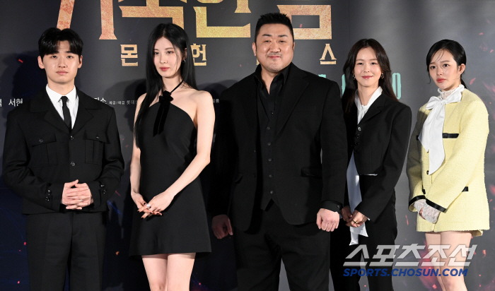  Lee Da-wi's Seo-hyun Ma Dong-seok, Kyung Soo-jin, Jeong Ji-so, Holy Night Demon Hunters