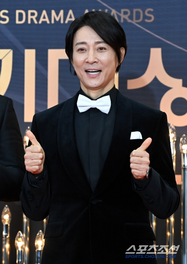 I feel a great sense of responsibility, I'm going to walk down the path of Choi Bul-am..Choi Soo-jong's first broadcast of Korean food on the 10th 