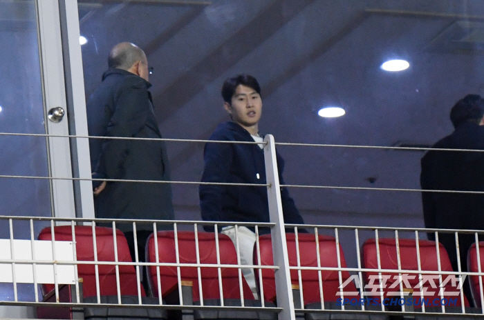  Hong Myung-bo, who missed 2 matches, maintains 23rd place in FIFA rankings...Japan and Iran also remained the same → Shin Tae-yong's non-manner was replaced by Indonesia, which rose four notches