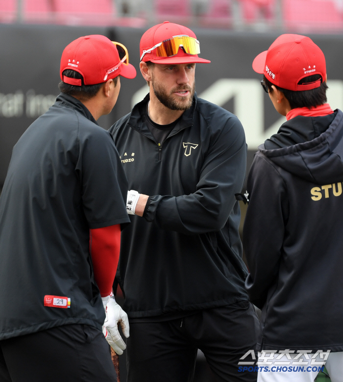 Wake up your big guns, home run instructor Wizdum (Gwangju site) Byun Woo-hyuk is trying to learn at least one more