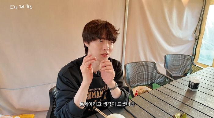 Ahn Jae-hyun, who confessed to his difficult family, was misunderstood a lot because he didn't have a phone. (Ahn Jae-hyun) 