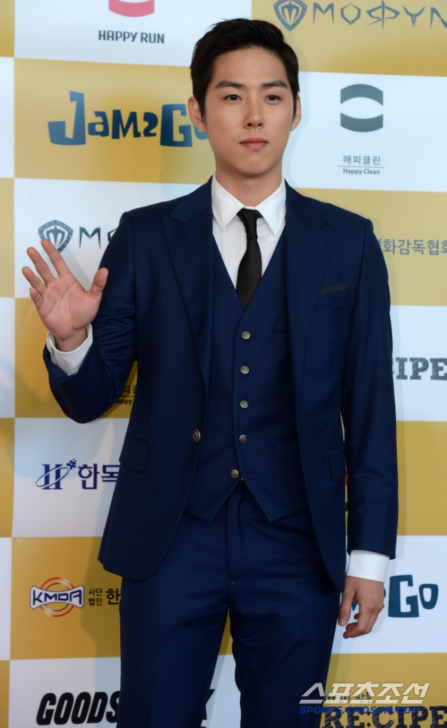 Baek Sung-hyun, in his 31st year since his debut, has stopped working at a construction site during the day, confessing to shock (Gathering up 4)