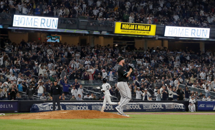 The great humiliation of the No. 1 reverse export, the highest number of 9 runs per person, was blocked from using the bat No. 1 in ML with 5 home runs and 15 RBIs