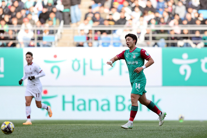 Hyundai is aiming for a series of defeats to Ulsan and Jeonbuk, although it will lead the race alone with a gust of wind as a storm
