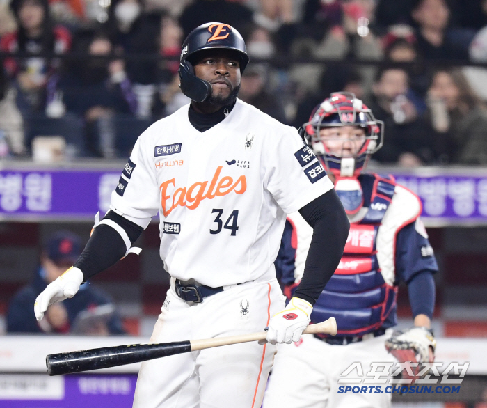 Intentional 4 pitches → Pitcher Grounder The humiliation of NYY's top prospect, eventually changing the batting order... 3 → 6 Take the pressure off