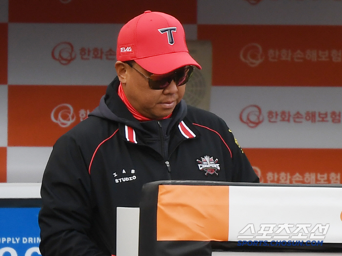 KIA Hong Jong-pyo's censure was canceled → Kkotbeomho's stern warning. Everyone is working hard at a difficult time..