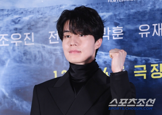 Lee Dong-wook, it's only spring with the news of his dismissal...The winter was too long
