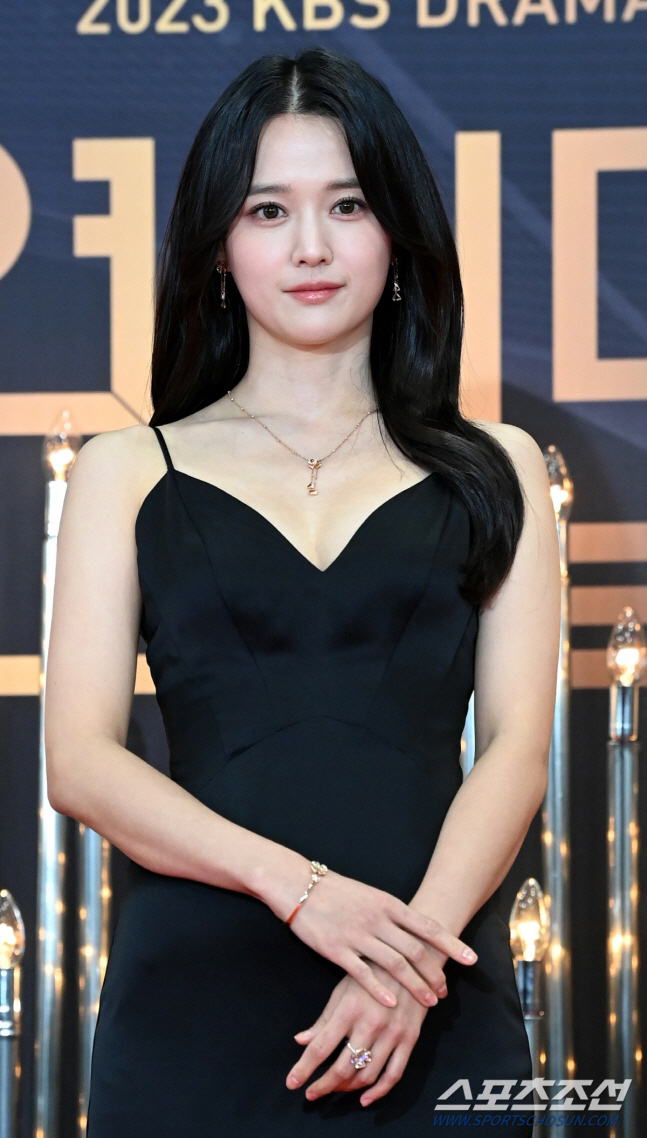 Nam Bo-ra, 13 siblings, the eldest daughter of 13 siblings, can't get rid of her habit ♥ Big hand with admiration for the bride-to-be