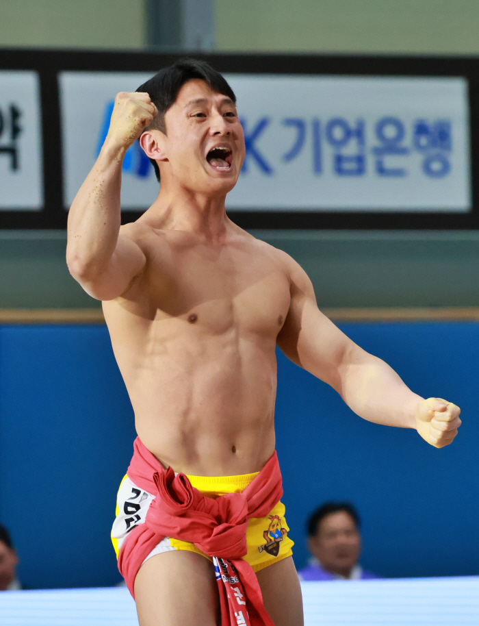 Ulju County Office Kim Deok-il Becomes Sobaek Jangsa for the First Time