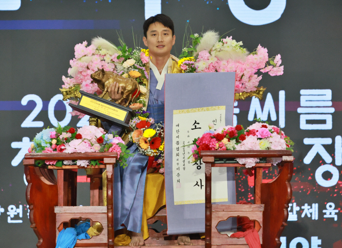 Ulju County Office Kim Deok-il Becomes Sobaek Jangsa for the First Time