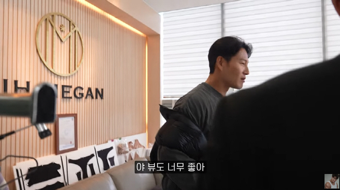 Underwear CEO Song Ji-hyo, table tennis table → Cafe is very good with Kim Jong-guk, who is proud of the company (Jim Jong-guk)