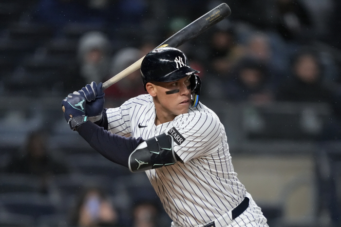 Why do you use it when you're playing well? I don't care. Judge finally opened his mouth. The dignity of the home run king