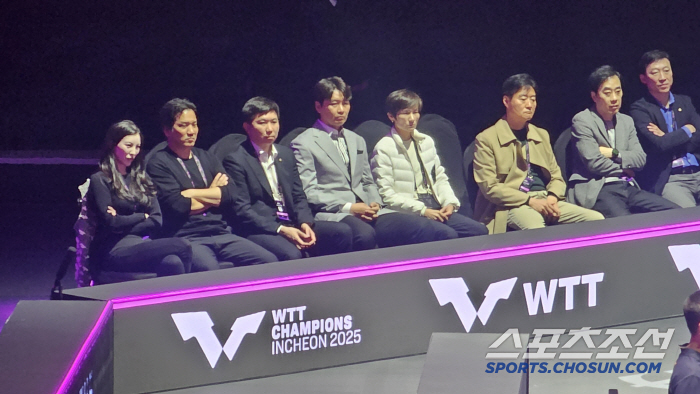 Why are you there? I'm in love with Lee Sang-soo's appeal of table tennis. Chairman Yoo Seung Min today, Sang-soo's day!