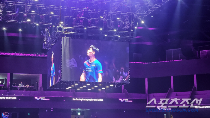 Why are you there? I'm in love with Lee Sang-soo's appeal of table tennis. Chairman Yoo Seung Min today, Sang-soo's day!