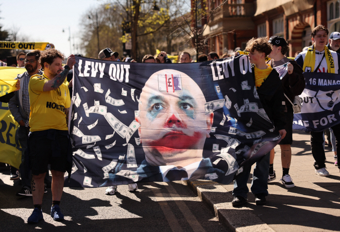  Postecoglou, who broke the Golden Rule, was replaced, and it was only a matter of time before Tottenham was shocked