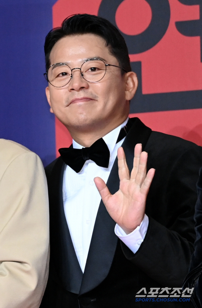Kim Jun-ho, ♥ Kim Ji-min is wandering around against the marriage...I'm about to be kicked out of my sister's house (My Little Old Boy)