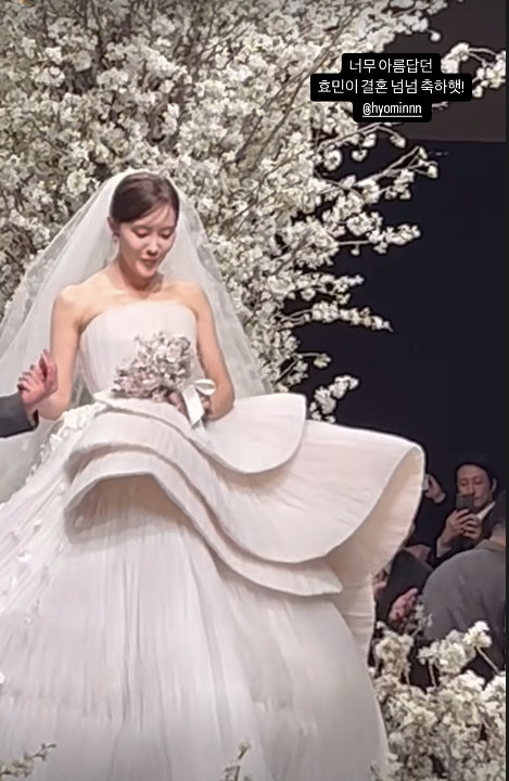 Like you're talking about T-ara's feud..Congratulations on Hyomin's wedding, Jiyeon, Curie, and Boram. ♥