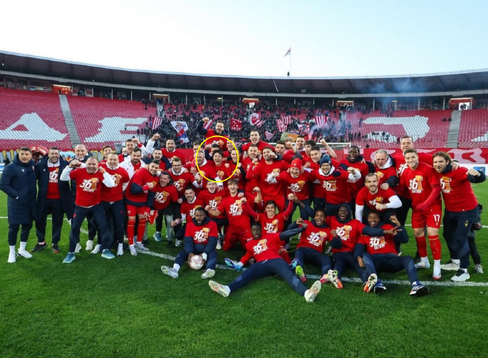There's a trophy where fullback ace Seol Young-woo goes...Serbia's record for the shortest period of victory 5 years and 5 wins is related