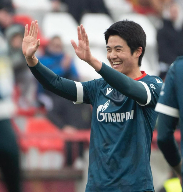 There's a trophy where fullback ace Seol Young-woo goes...Serbia's record for the shortest period of victory 5 years and 5 wins is related