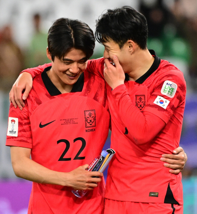 There's a trophy where fullback ace Seol Young-woo goes...Serbia's record for the shortest period of victory 5 years and 5 wins is related