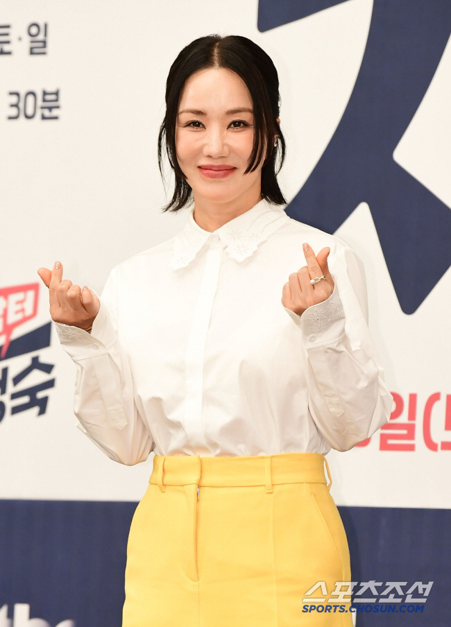 Um Jung-hwa, the aftereffects of COVID-19 that she caught two years ago are still...My nose is runny