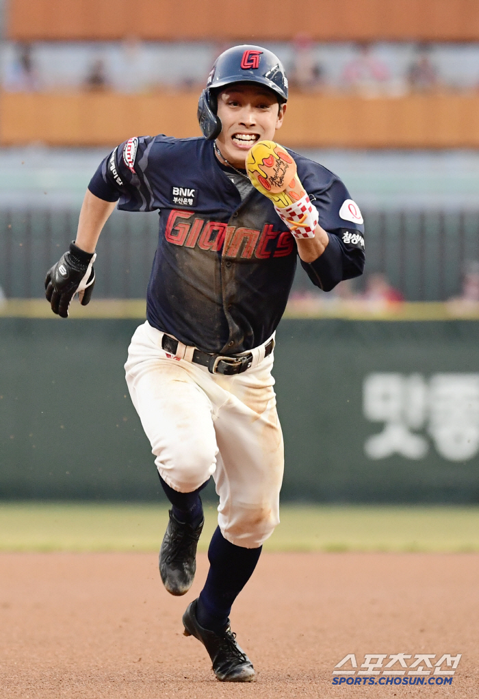 Can we fill the gap in Yun Donghee? Lotte registered the first team on the 8th, Ko Seung-min, Hwang Sung-bin, Park Seung-wook...All of them are competing. 