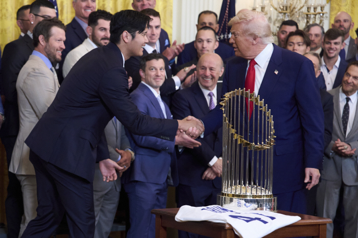 Hit in the capital → two-run shot → triple explosion! What a waste of meeting Trump. Cycling Heat, LAD 46 Washington