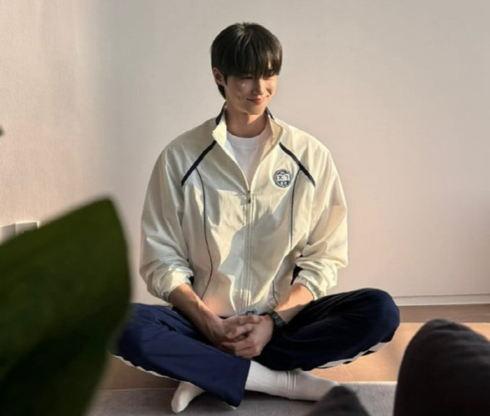 'Su-beom, gather up.' Byun Woo-seok celebrates the 1st anniversary of Sunup-Tui...the same chemistry as ever