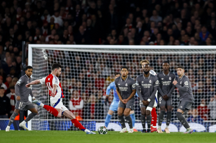 First free-kick 2 goals Rice by next week, a real hero...Explosion of reaction to set piece wizard
