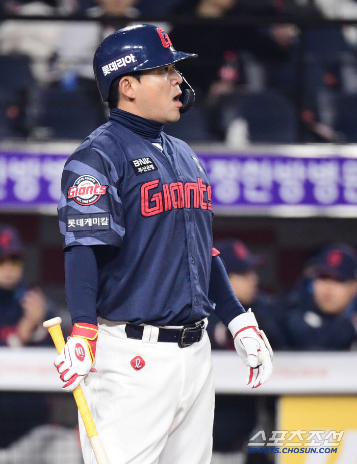 I've been waiting for the director's call Lotte in crisis. A 37-year-old veteran was supported...the value he emphasized 
