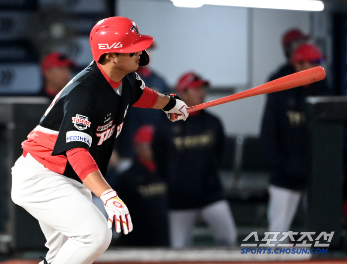 KIM DO YOUNG was surprised, too I think I realized it these days. Compliments...Hitting batting average of 0.344 → Noreun-daero final hit! 26-year-old crazy talent blooms 